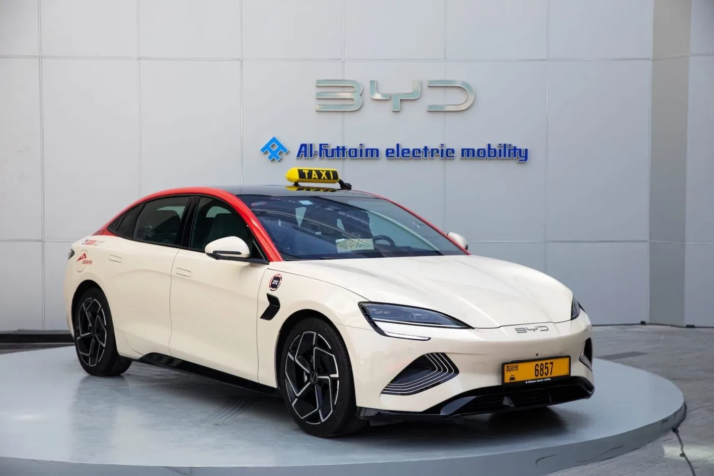 Dubai taksofirma tellib 200 -elektrilist BYD Seal sõidukit